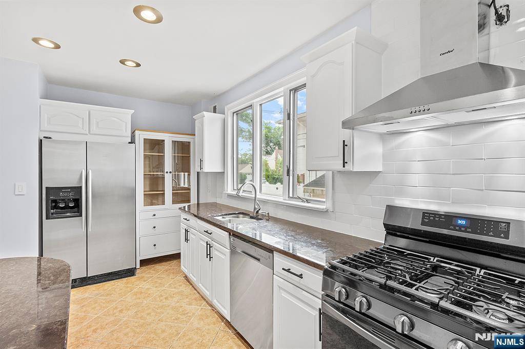 Teaneck, NJ 07666,237 Elm AVE