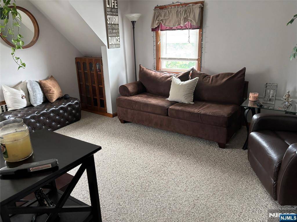 Saddle Brook, NJ 07663,263 4th ST