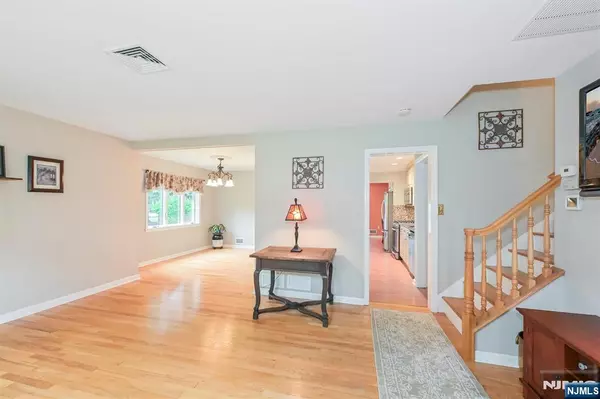 Montvale, NJ 07645,16 Murray RD