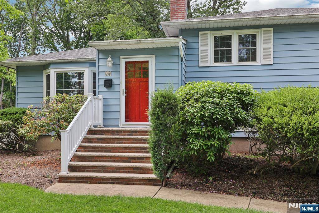 Ho-ho-kus, NJ 07423,21 Valley Forge WAY