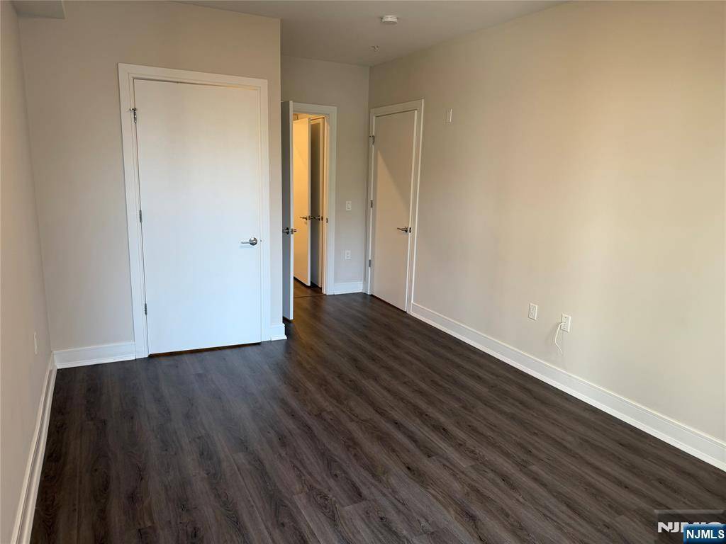 Fort Lee, NJ 07024,470 Main ST #401