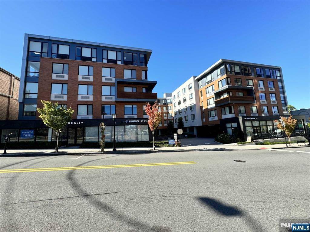 Fort Lee, NJ 07024,470 Main ST #612