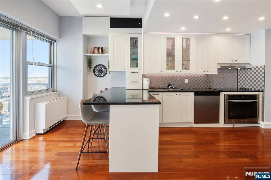 6600 Boulevard East #23J, West New York, NJ 07093