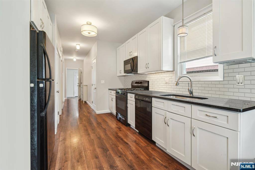 Saddle Brook, NJ 07663,322 3rd ST