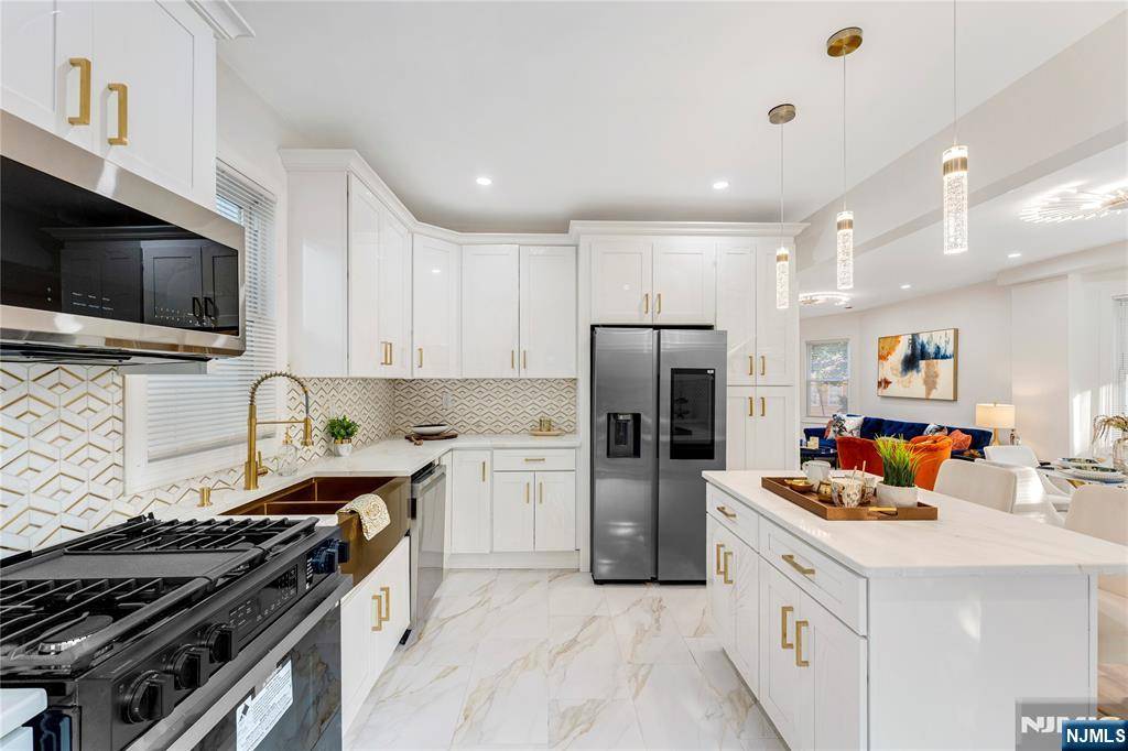 139 Sanford ST, East Orange, NJ 07018