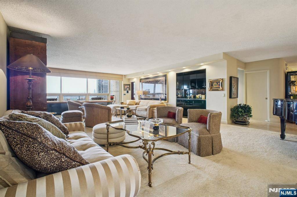 Fort Lee, NJ 07024,800 Palisade AVE #PH21A