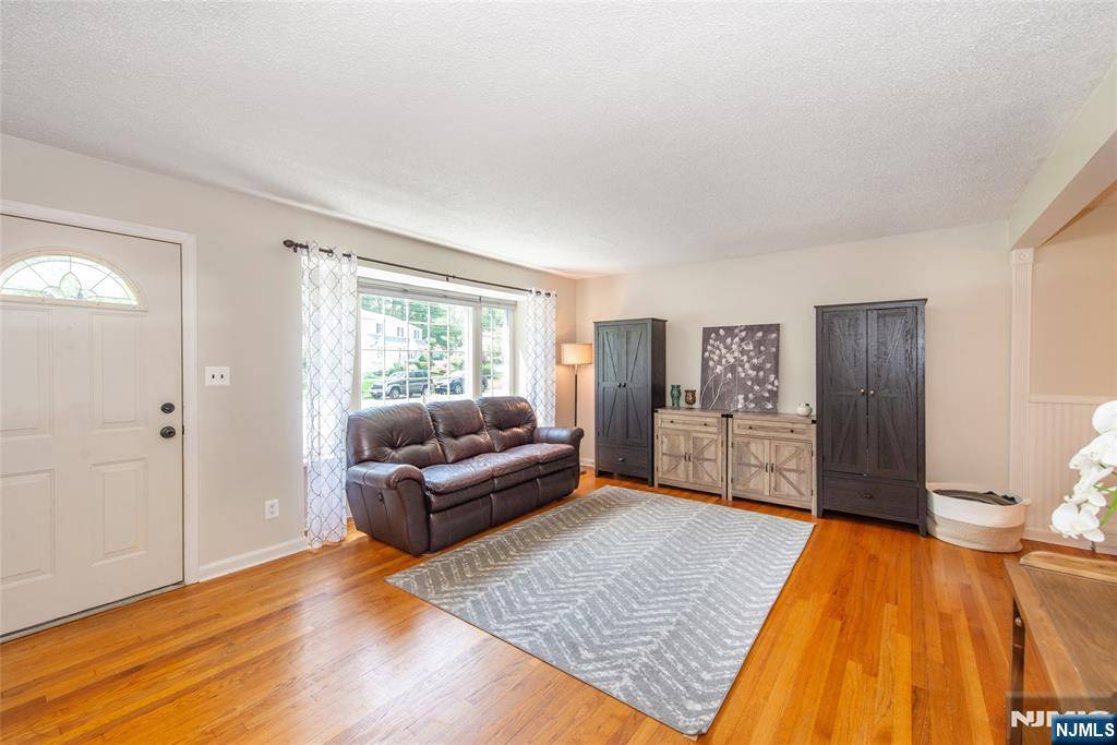Fair Lawn, NJ 07410,26 Godwin AVE