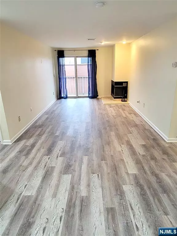 Hackensack, NJ 07601,105 State ST #2H