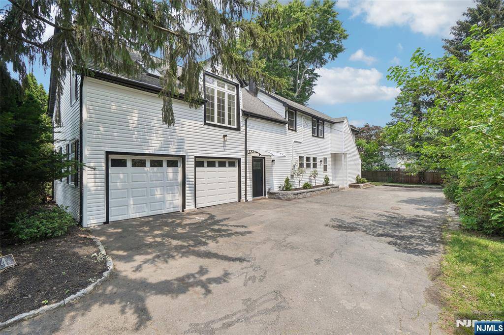 24 Tuers PL, Montclair, NJ 07043