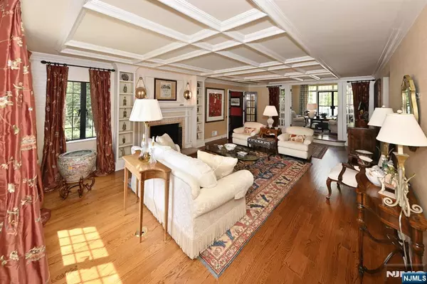 Ho-ho-kus, NJ 07423,3 Hollis DR