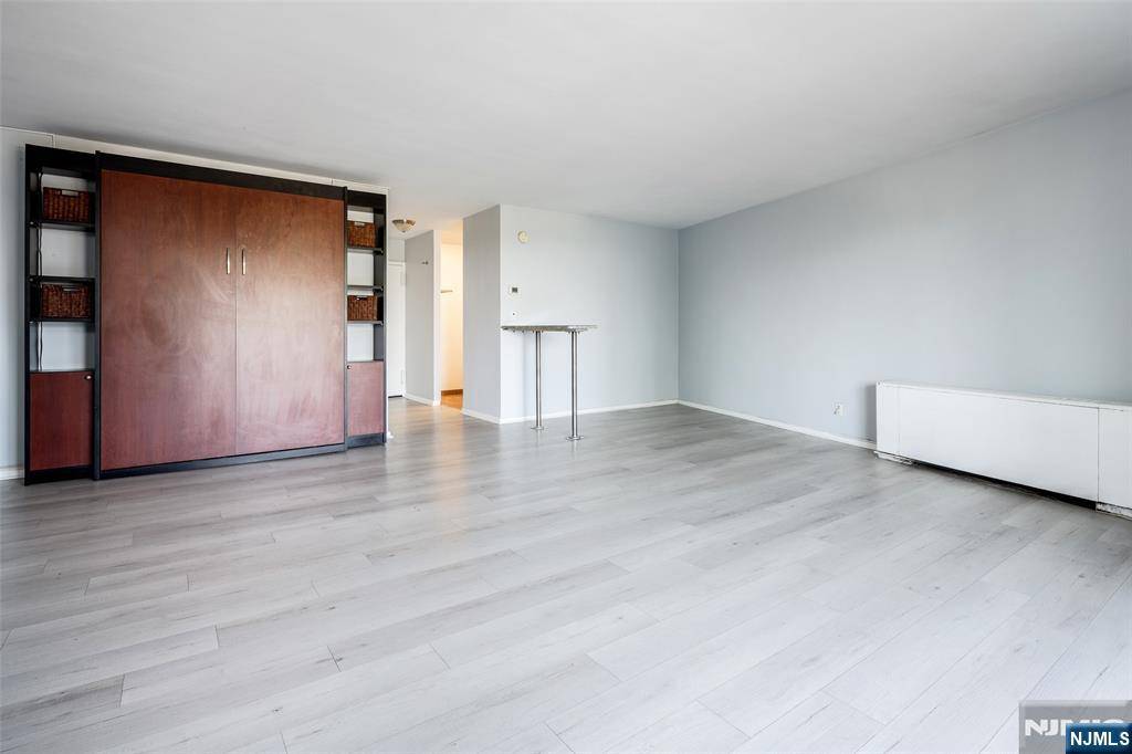 Fort Lee, NJ 07024,2000 Linwood #3E