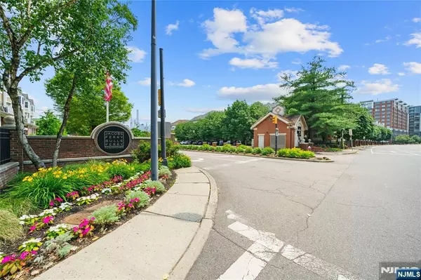 West New York, NJ 07093,490 Fulton CT