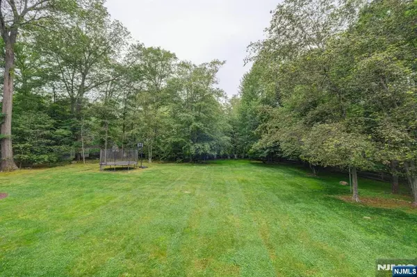Woodcliff Lake, NJ 07677,36 Wildwood RD