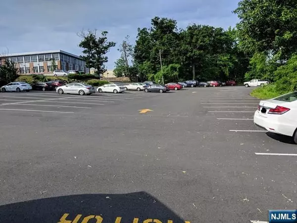 Englewood Cliffs, NJ 07632,210 Sylvan AVE #B8