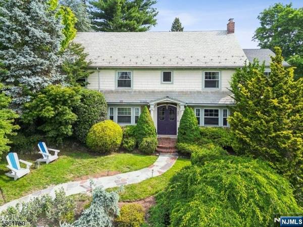 27 Fairway DR, West Orange, NJ 07052
