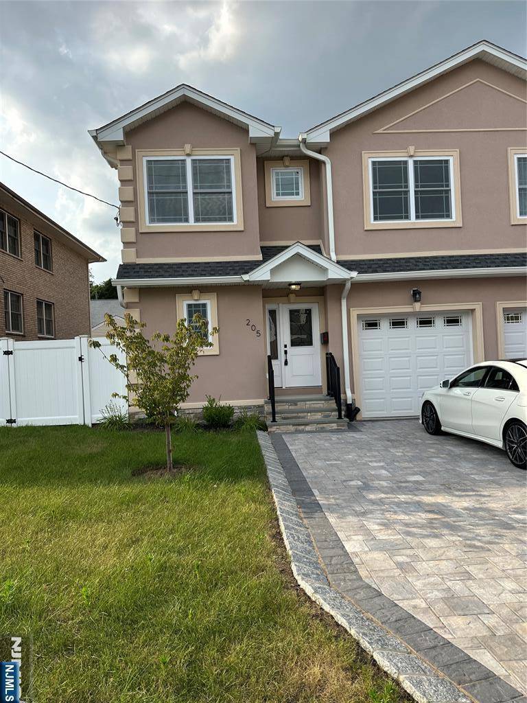 205 Phillip AVE #A, Elmwood Park, NJ 07407