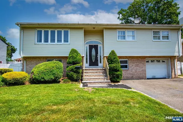 4 Elizabeth CT, Little Ferry, NJ 07643