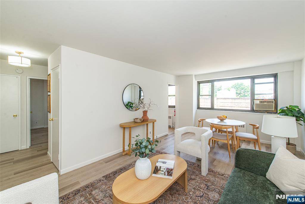 West New York, NJ 07093,6515 Boulevard East #6E