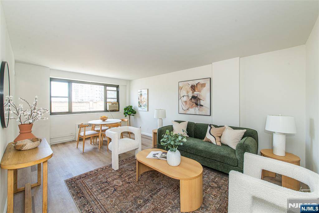 West New York, NJ 07093,6515 Boulevard East #6E