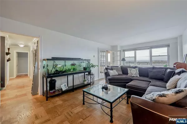 West New York, NJ 07093,6600 Boulevard East #20E