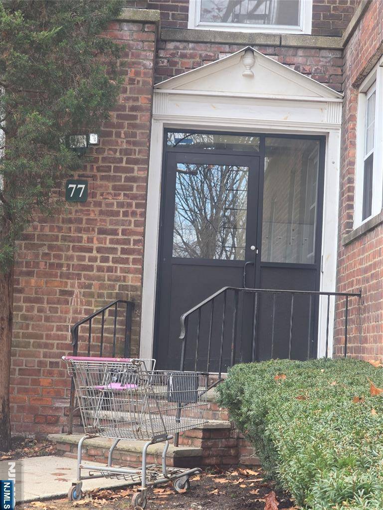 Newark, NJ 07104,77 S Forest Hill #2K
