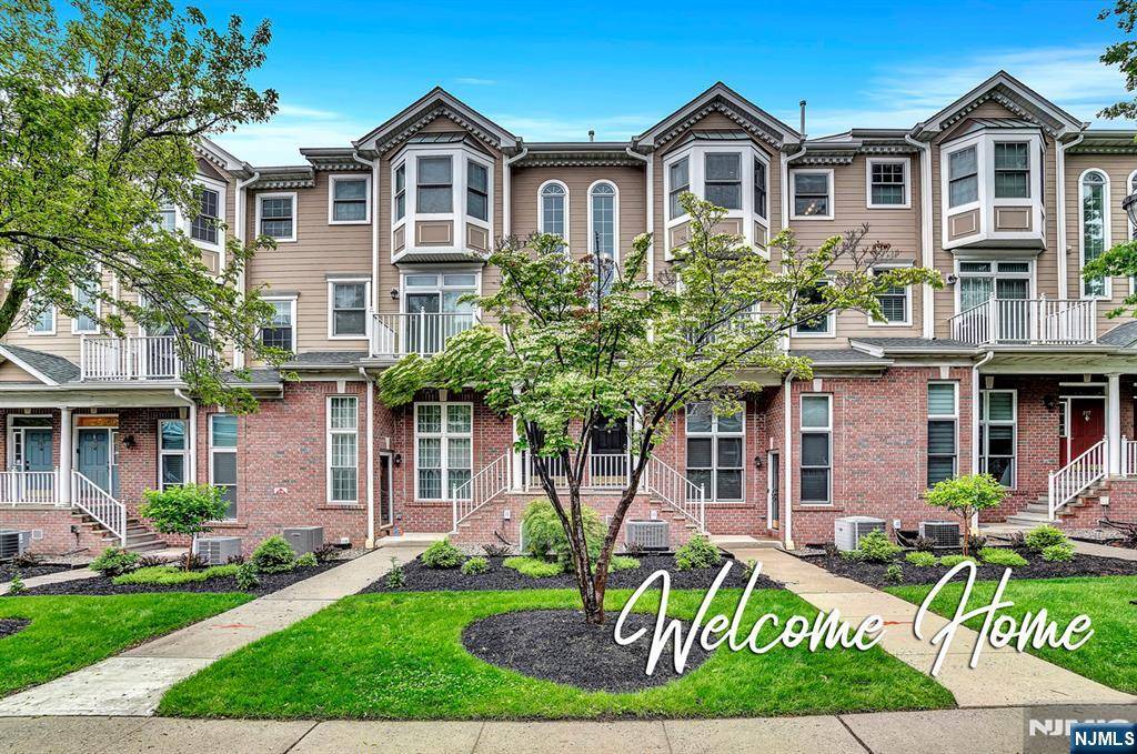 274 Roslyn CT, West New York, NJ 07093