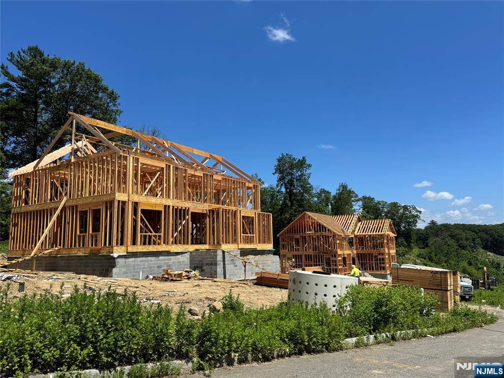 West Milford, NJ 07480,60 Eagles Nest TER