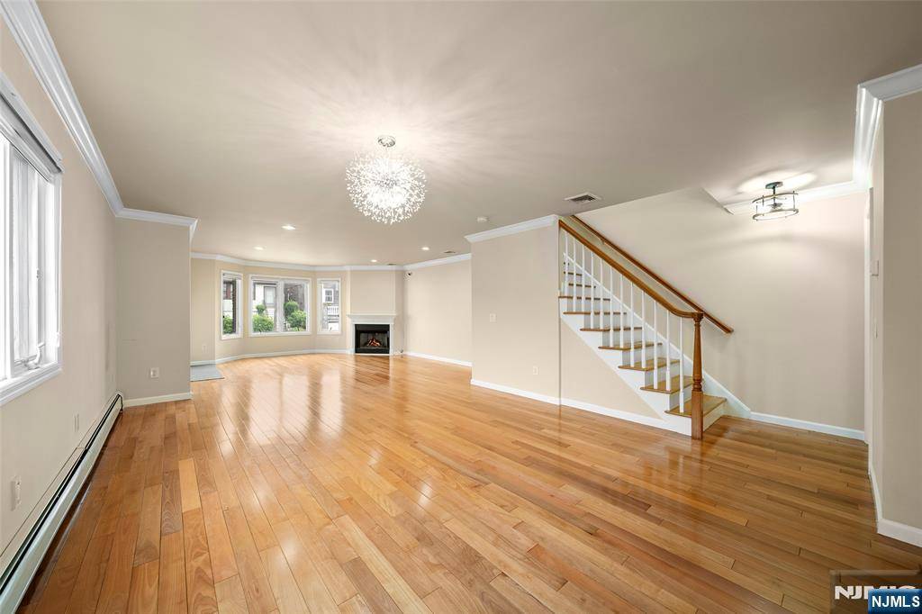Palisades Park, NJ 07650,269B 7th ST