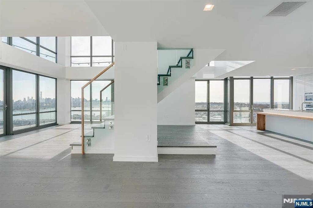 Cliffside Park, NJ 07010,320 Adolphus AVE #315