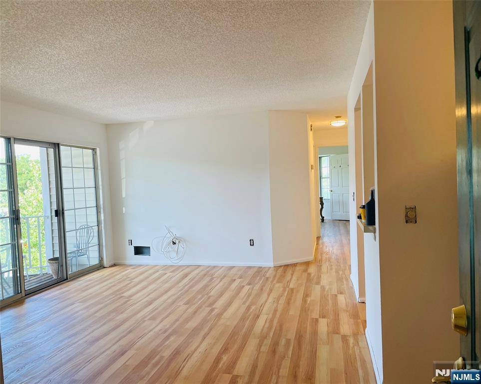 Mahwah, NJ 07430,876 Juniper WAY