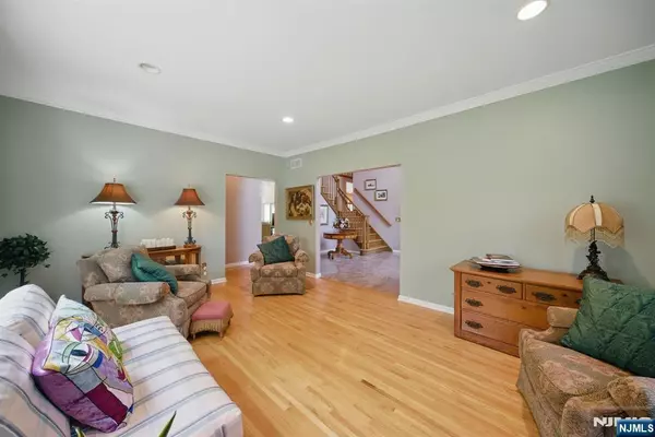 Denville Township, NJ 07834,18 Rosewood LN