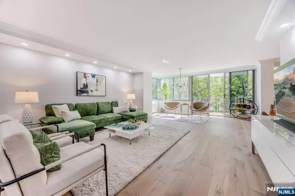 1 Claridge DR #418, Verona, NJ 07044