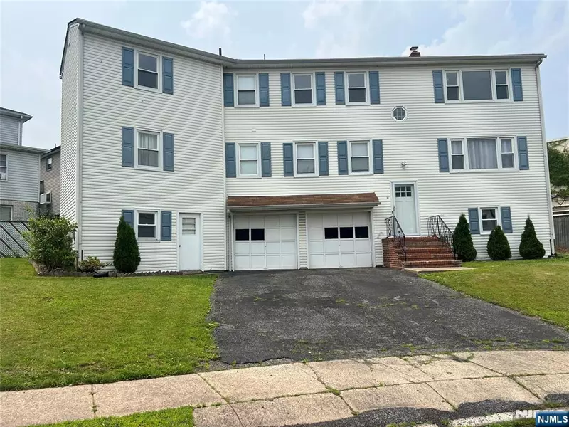 81 Garden DR ##2, Elmwood Park, NJ 07407