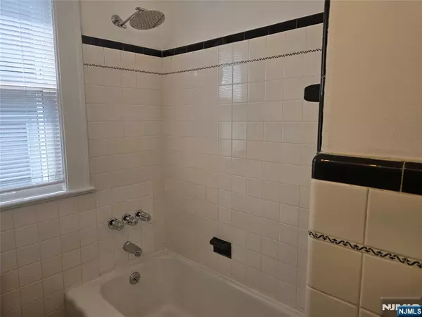 Wallington, NJ 07057,22 Van Dyke ST #1