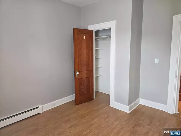 Wallington, NJ 07057,22 Van Dyke ST #1