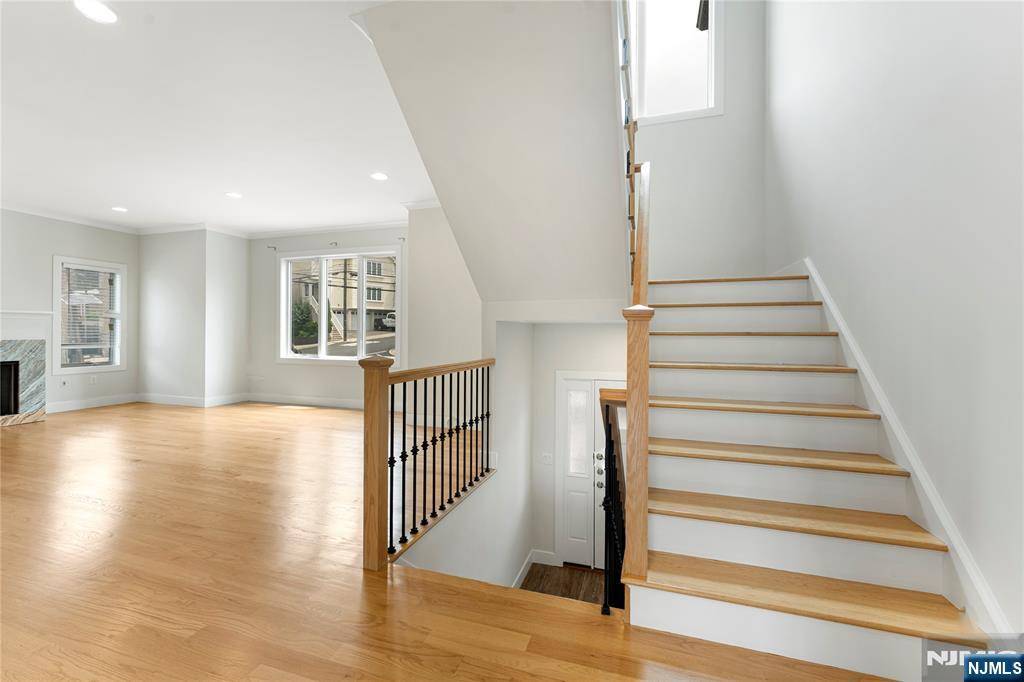 Fairview, NJ 07022,11 Linda LN #B