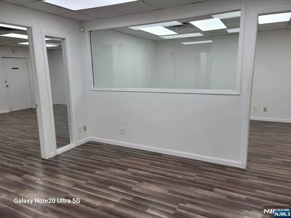 Englewood Cliffs, NJ 07632,210 Sylvan AVE #A8