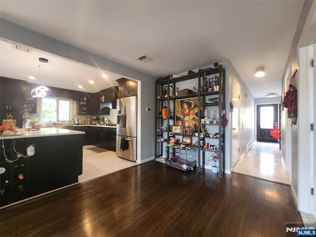 Cresskill, NJ 07626,194 8th ST