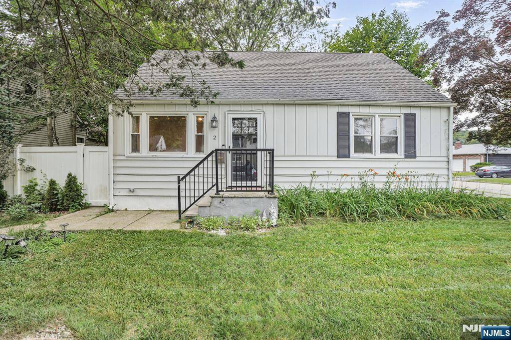2 Ann ST, Bloomingdale, NJ 07403