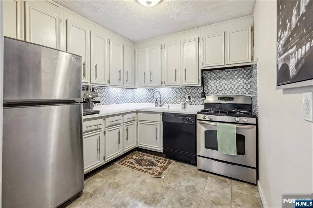 Fort Lee, NJ 07024,555 North AVE #23C