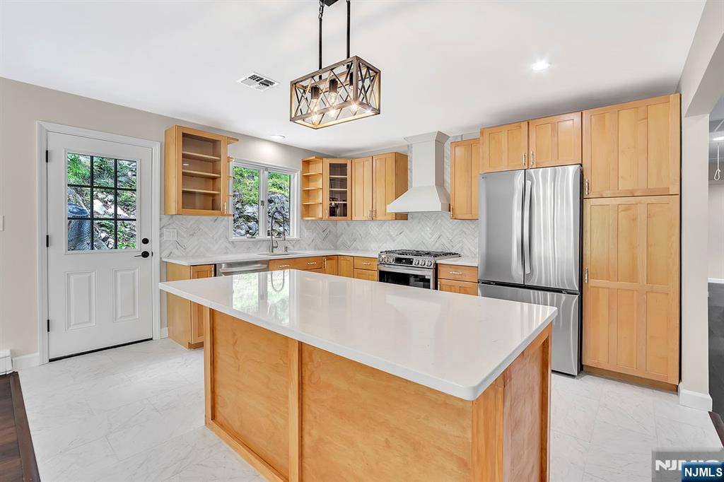 Woodland Park, NJ 07424,6 Hazel ST