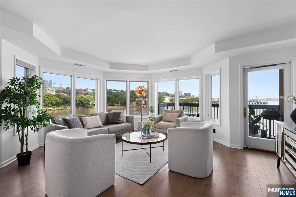 Edgewater, NJ 07020,207 Jefferson CT