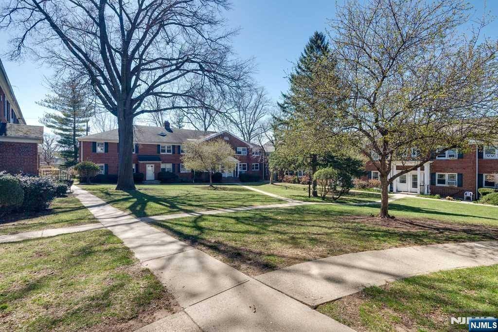Englewood, NJ 07631,166 Grand AVE #B9