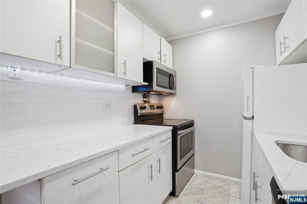 56 68th ST #7, Guttenberg, NJ 07093