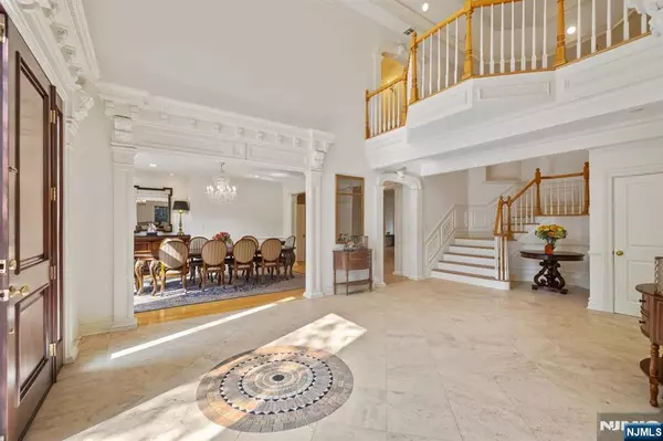 Englewood Cliffs, NJ 07632,71 Roberts RD