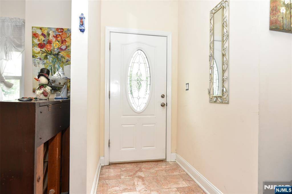 Hasbrouck Heights, NJ 07604,320 Harrison AVE #1
