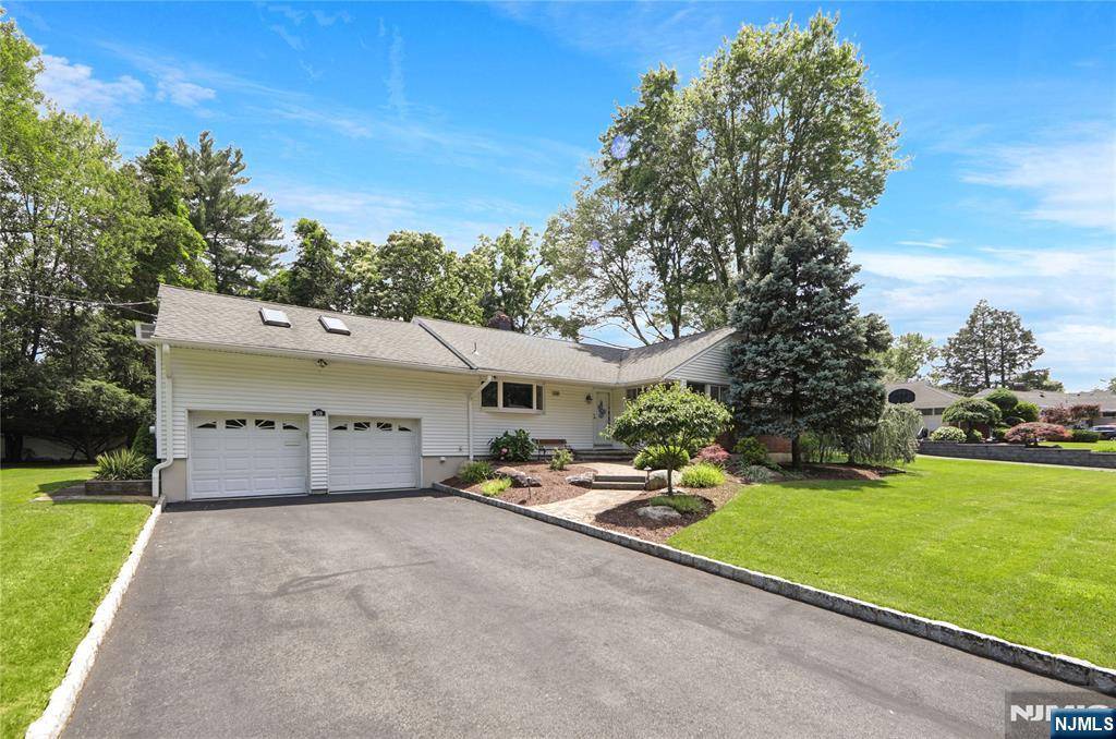 Hillsdale, NJ 07642,109 Chadwick RD