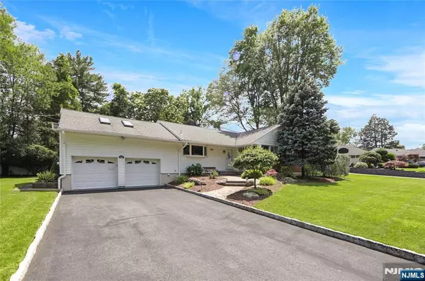 Hillsdale, NJ 07642,109 Chadwick RD