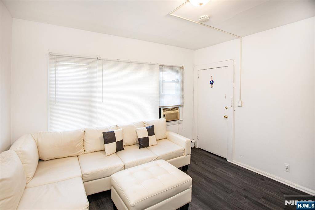 Hawthorne, NJ 07506,50 Westervelt AVE #1