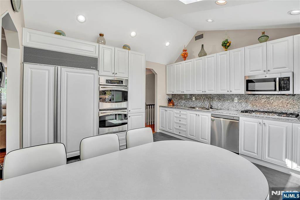 Ramsey, NJ 07446,19 Alida PL